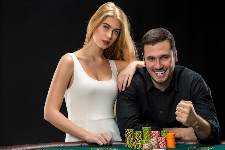 Layar live casino biru 138 menampilkan meja blackjack dan roulette dengan streaming video HD
